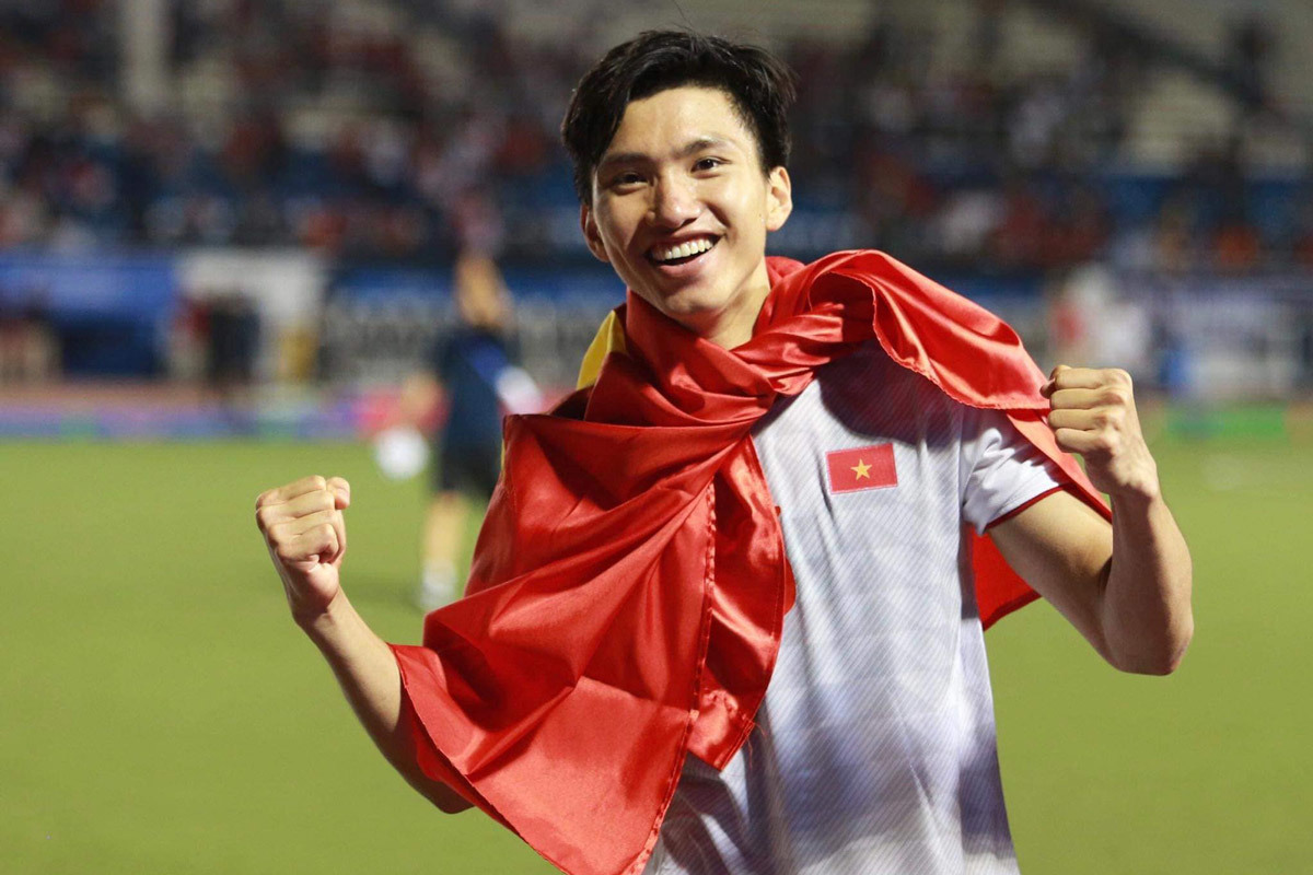 Cầu thủ đẹp trai nhất Việt Nam đốn tim fan hâm mộ nữ